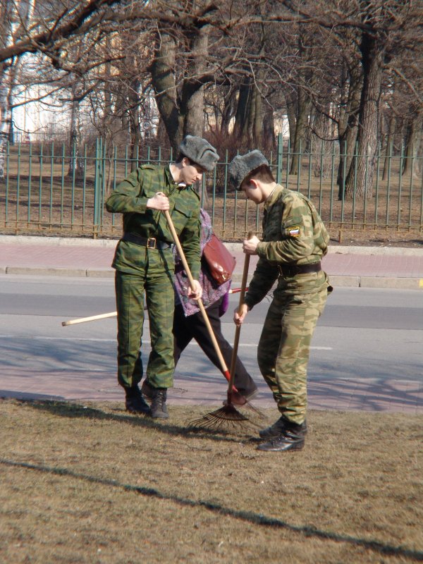 Так вот кто выметает мусор из...