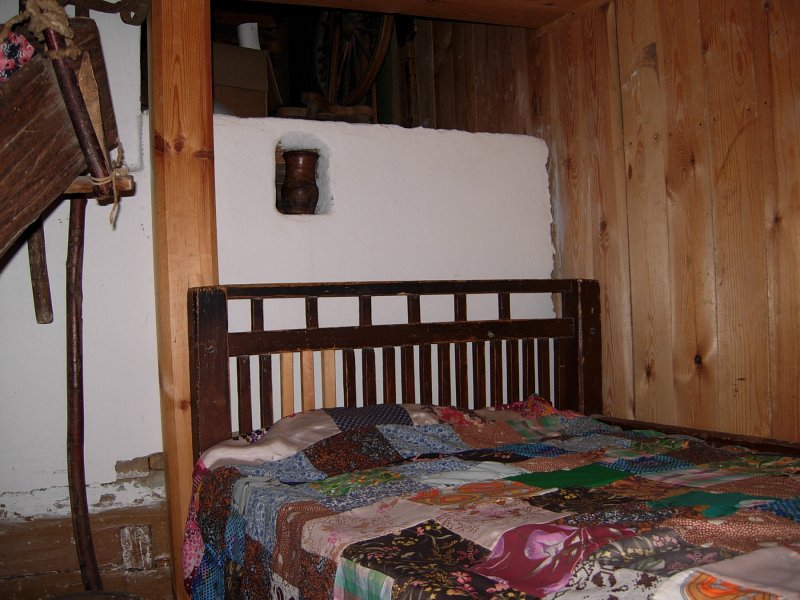 Кровать В Деревне
